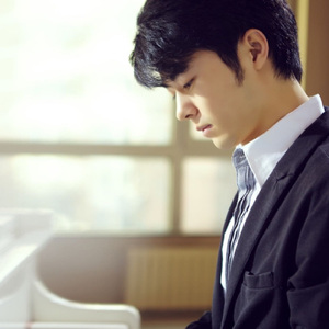 动漫美女和帅哥在努力生孩子
